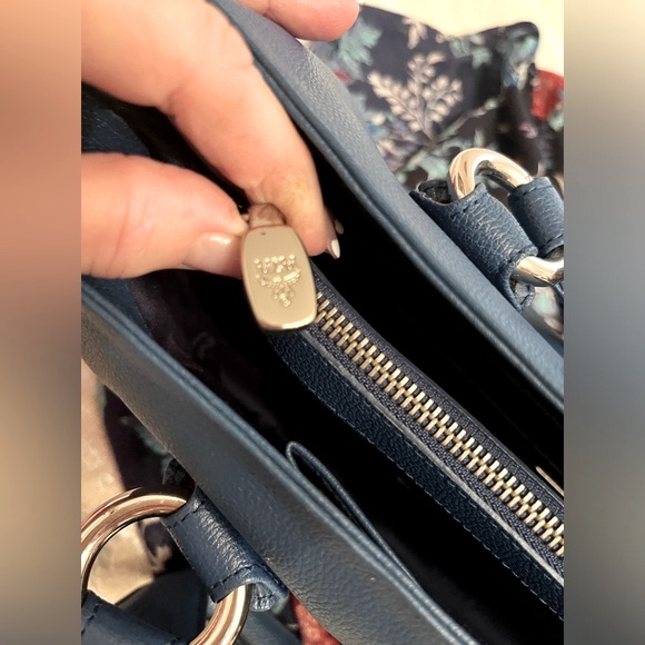 MCM Munchen N2003 No scratches on silver hardware.First photo accurate color - Picture 6 of 13